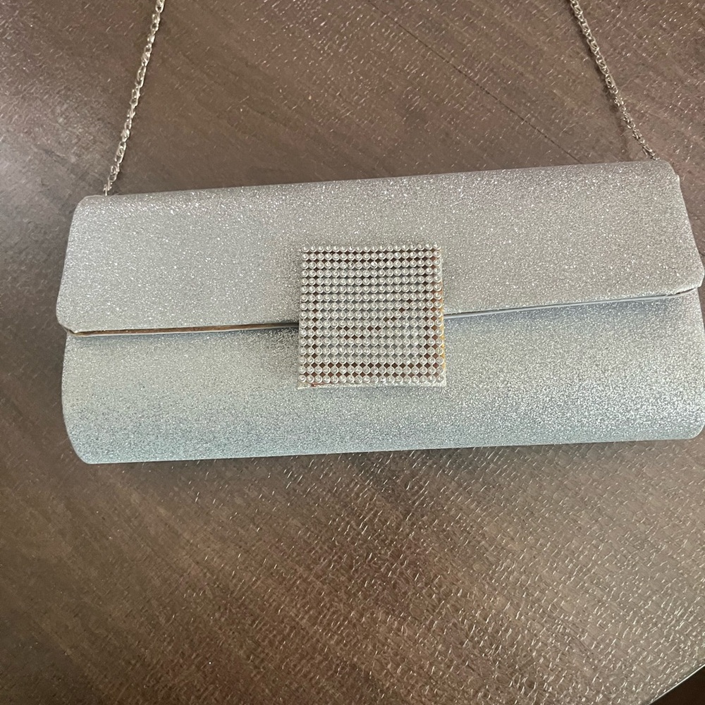 Elegant Silver Women's Heels and Matching Purse - Picture 4 of 4